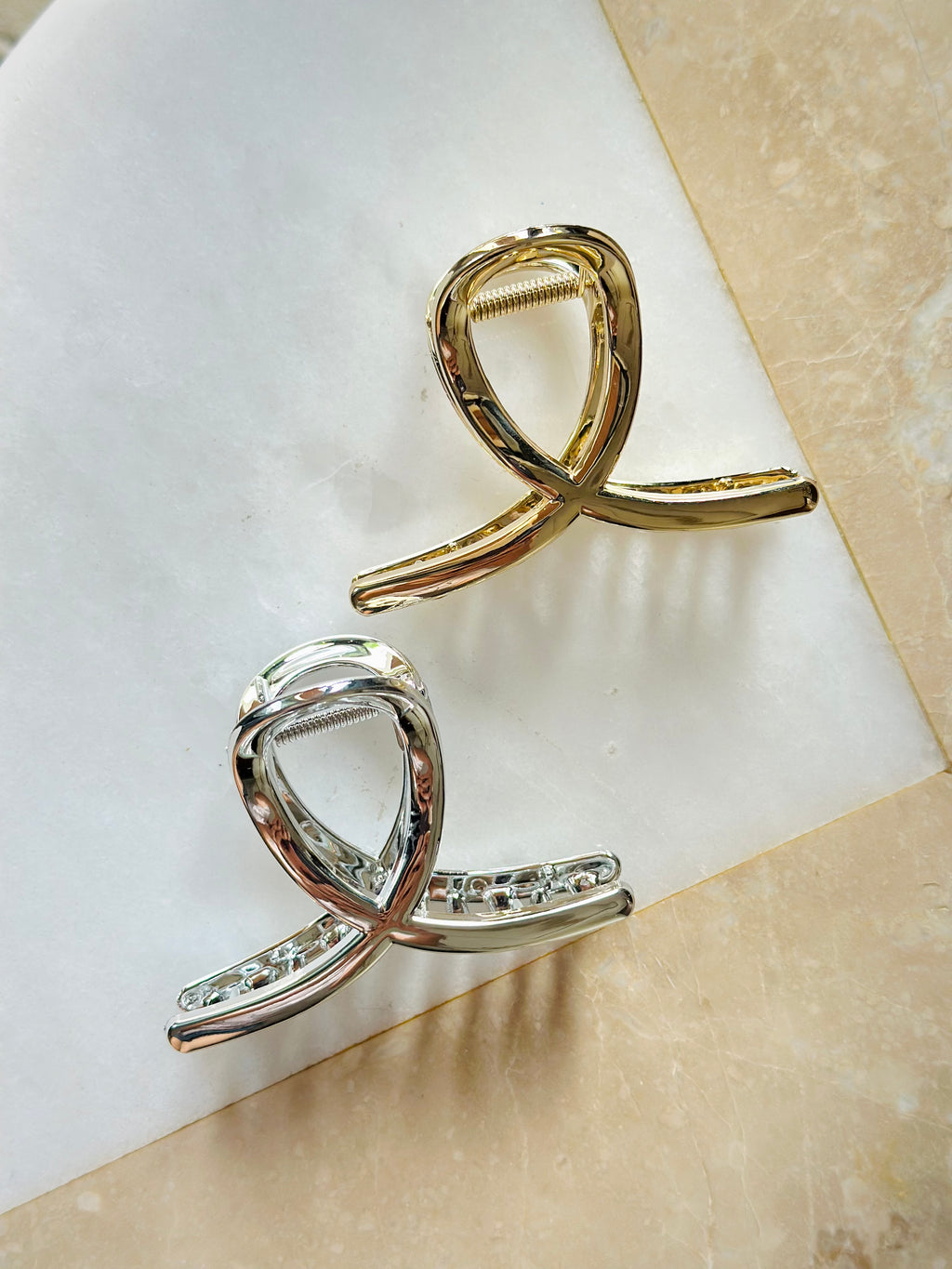 Metallic Knot Claw Clip