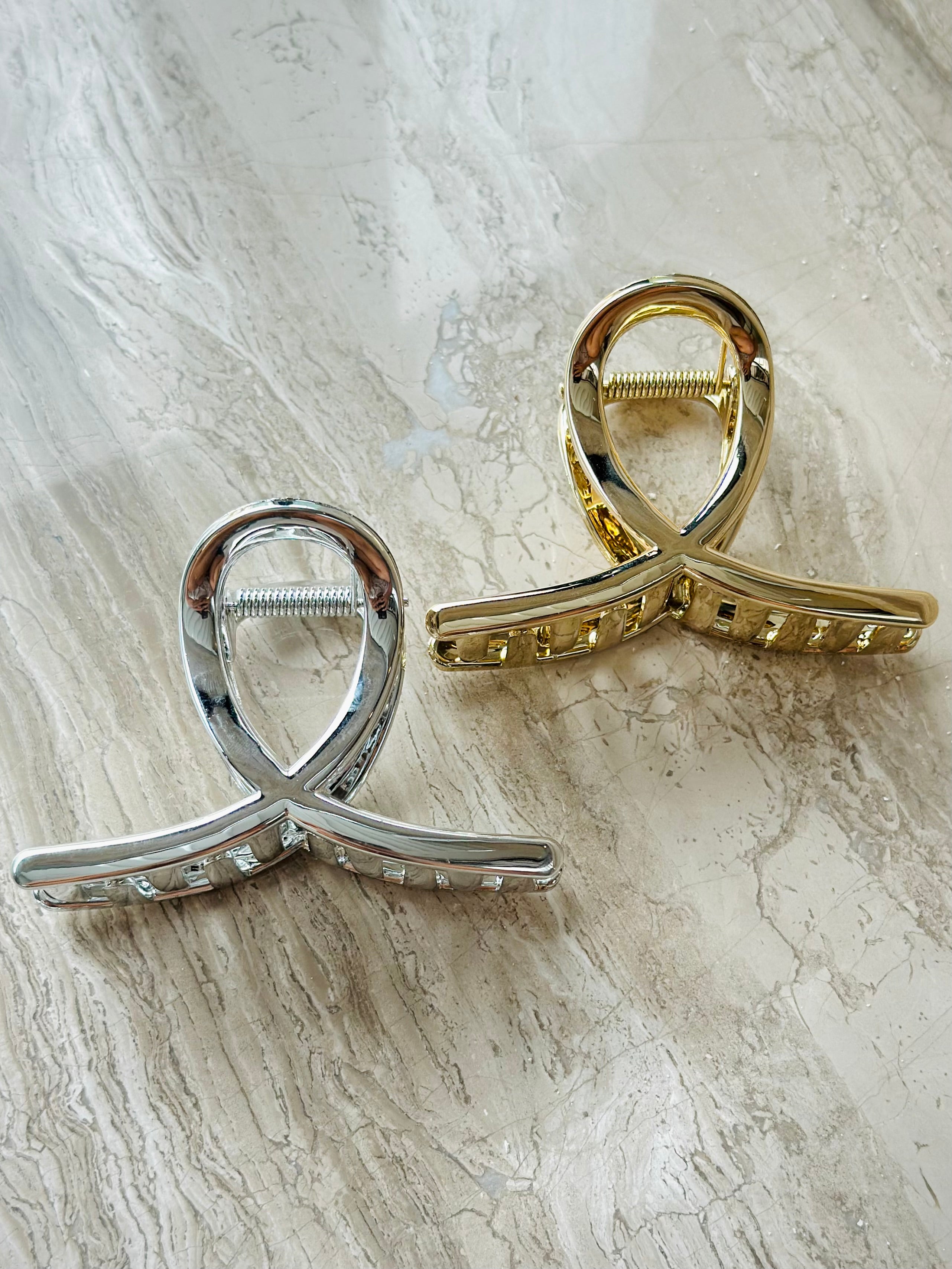 Metallic Knot Claw Clip