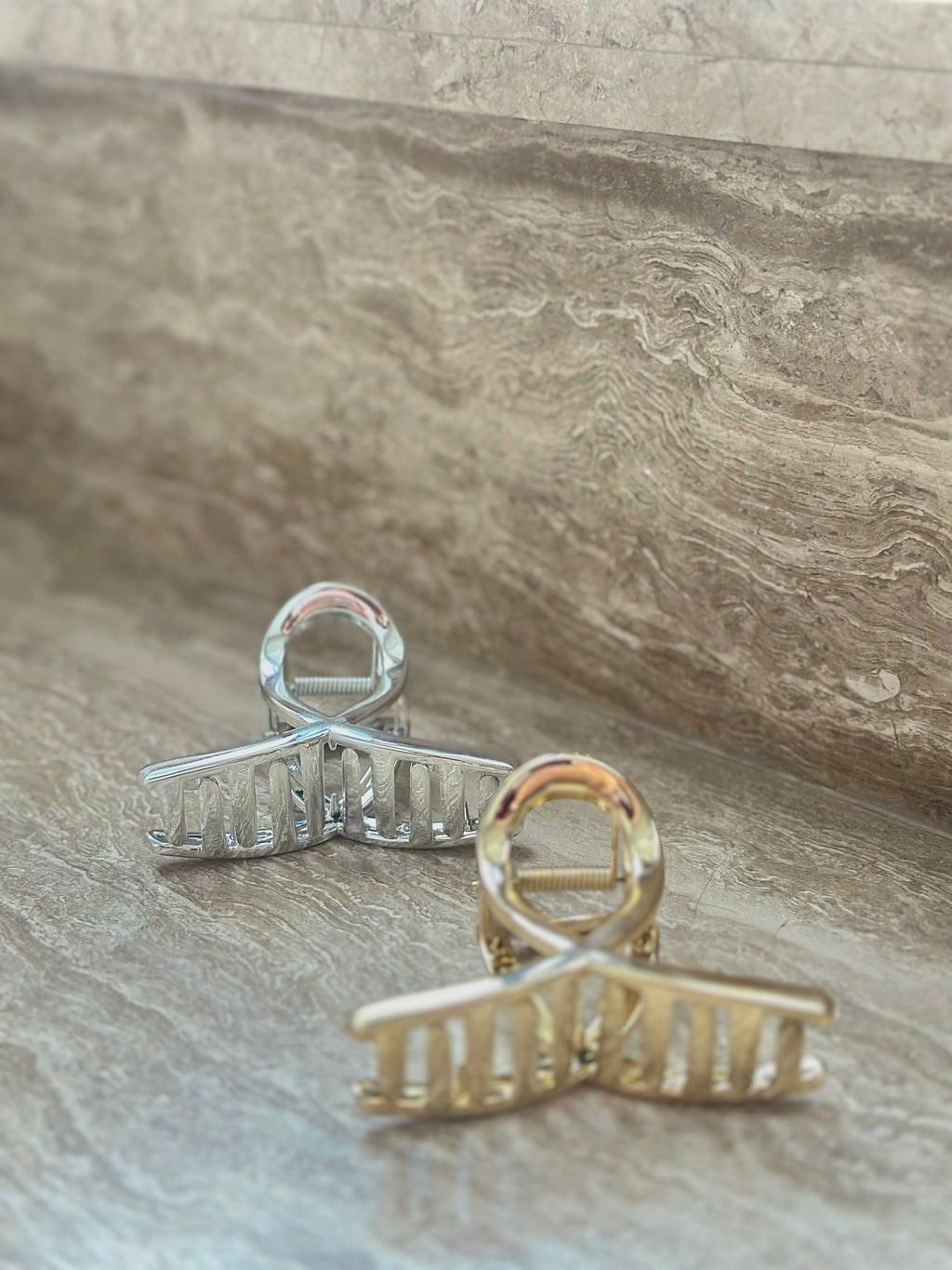 Metallic Knot Claw Clip