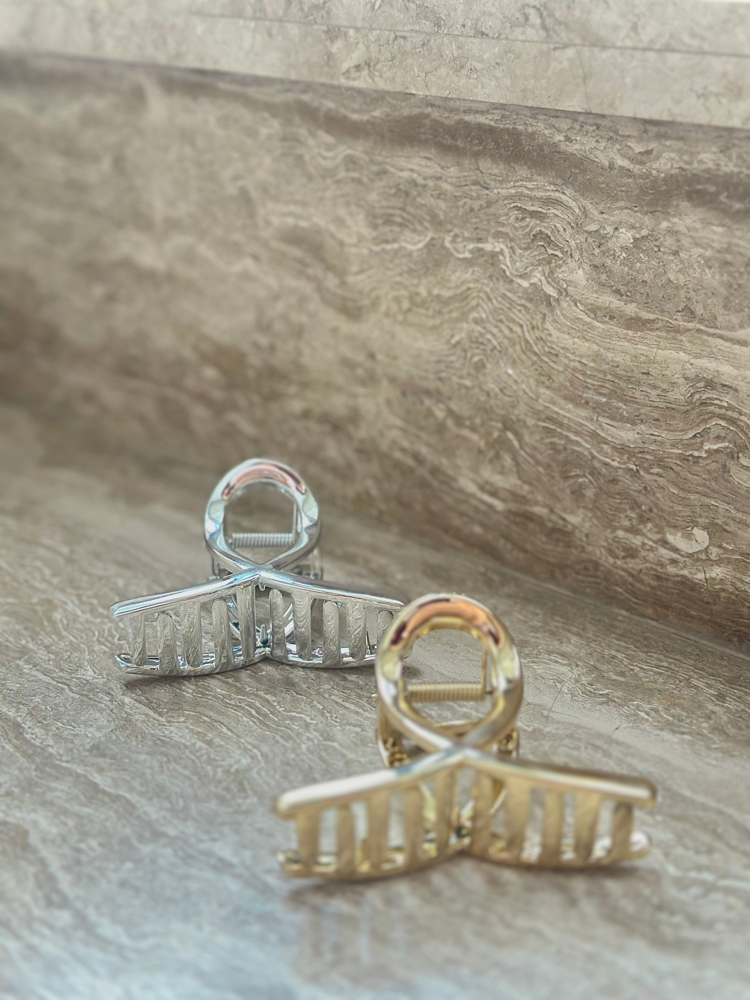 Metallic Knot Claw Clip