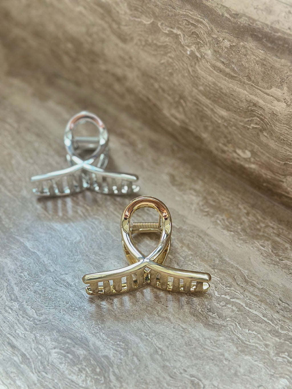 Metallic Knot Claw Clip