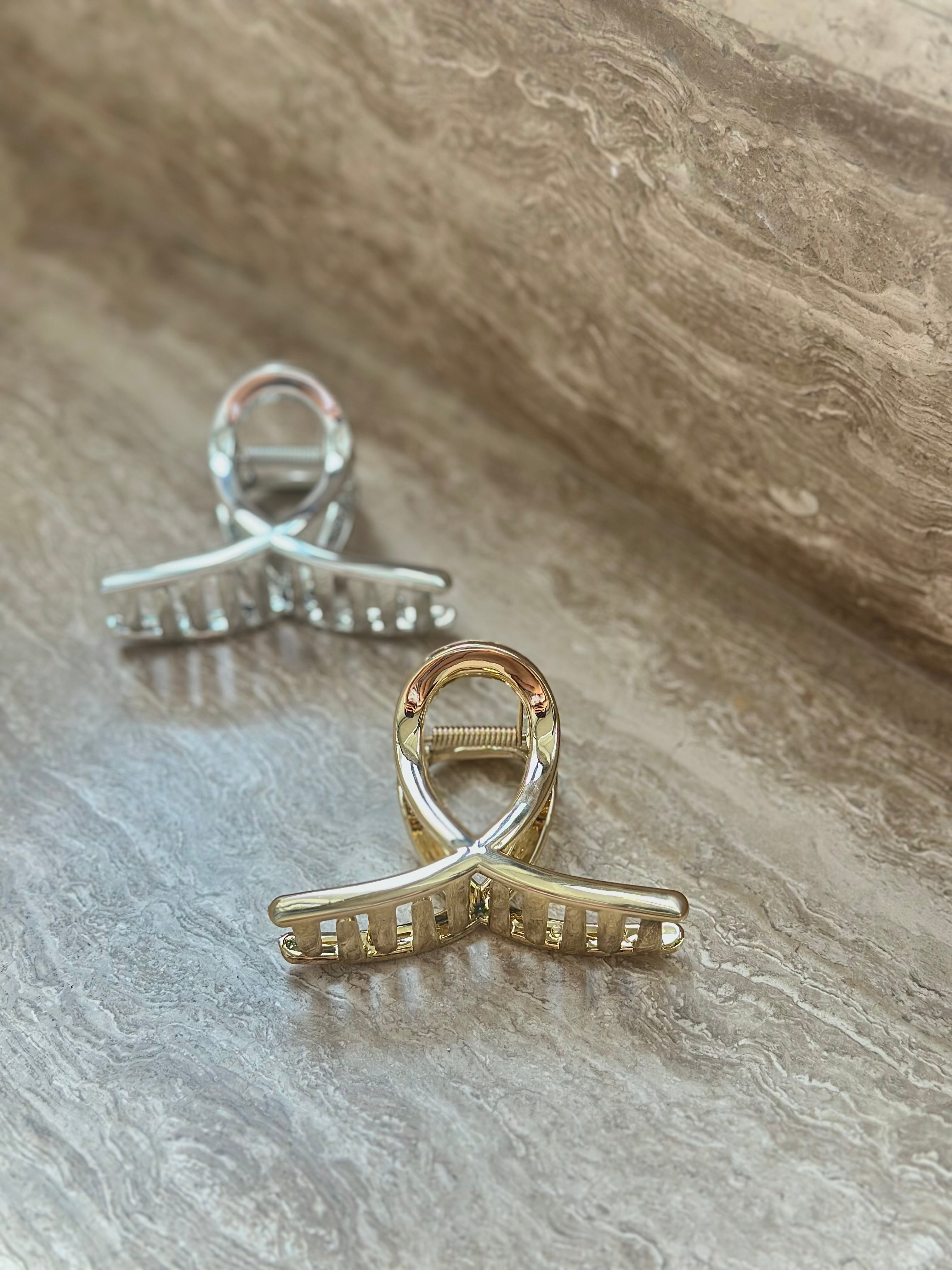 Metallic Knot Claw Clip