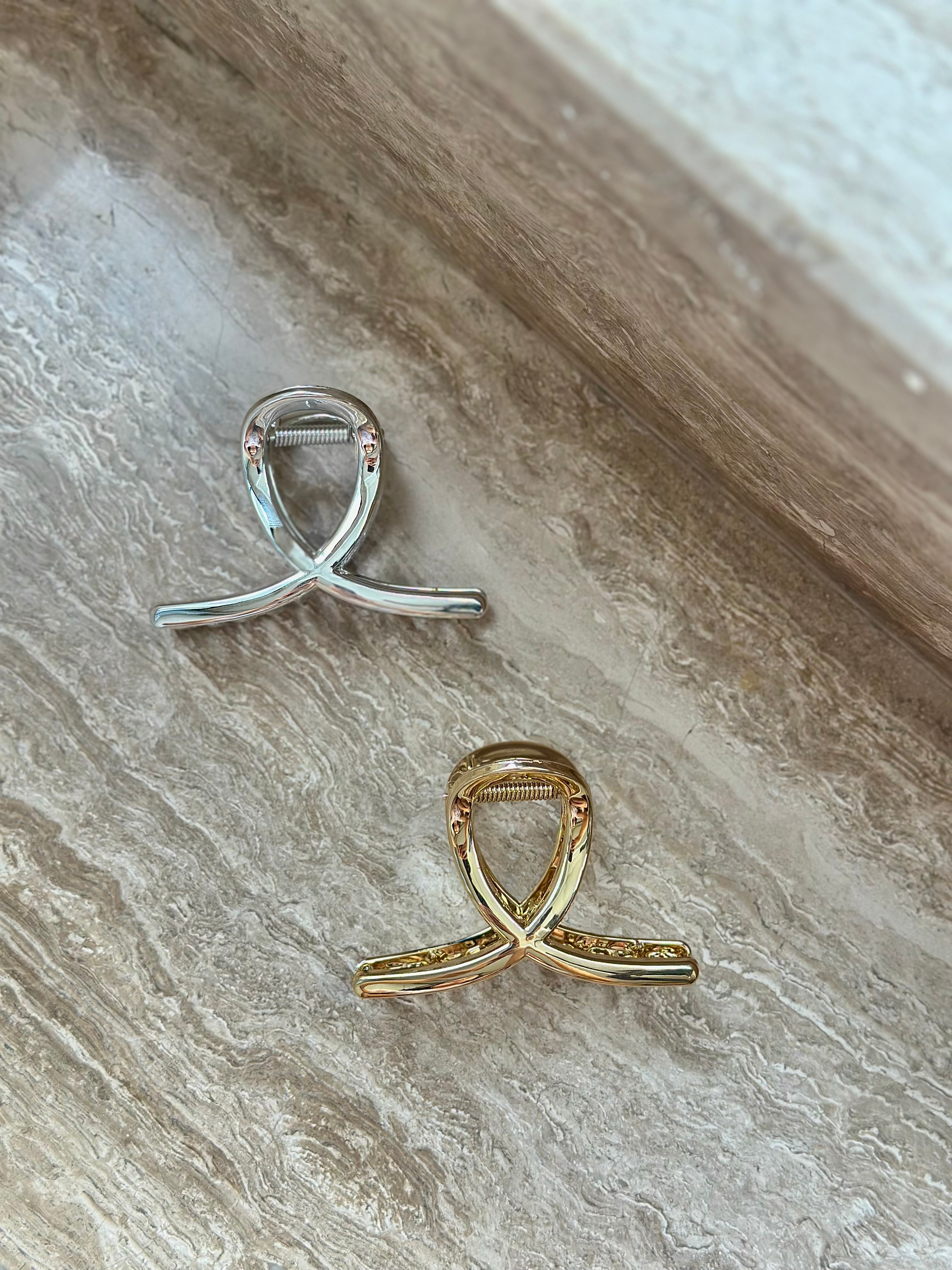 Metallic Knot Claw Clip