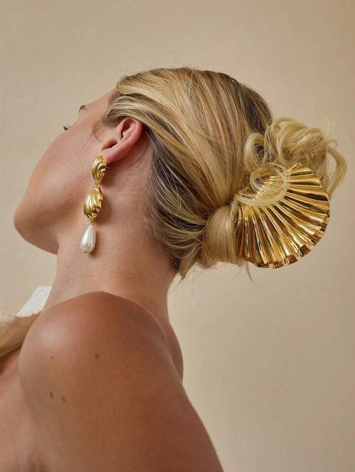 Metallic Shell Claw Clip