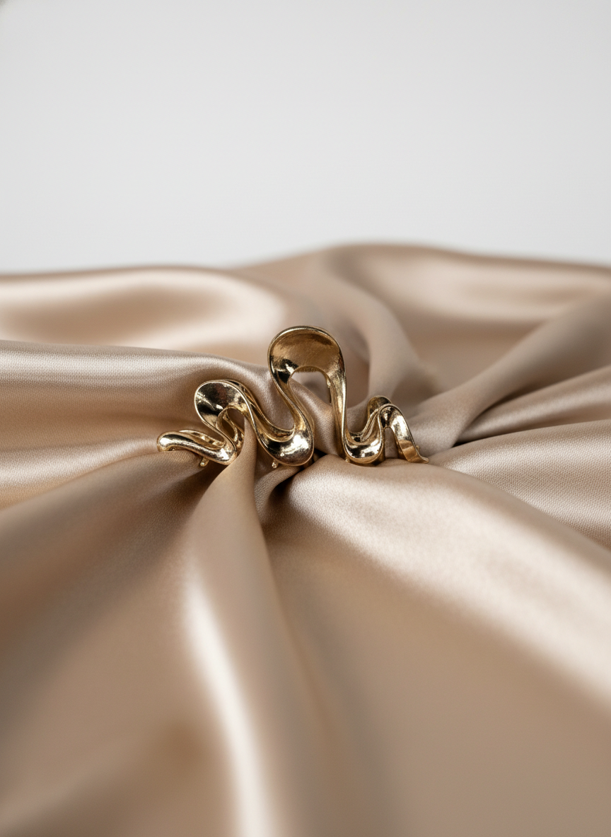 Metallic Wave Claw Clip