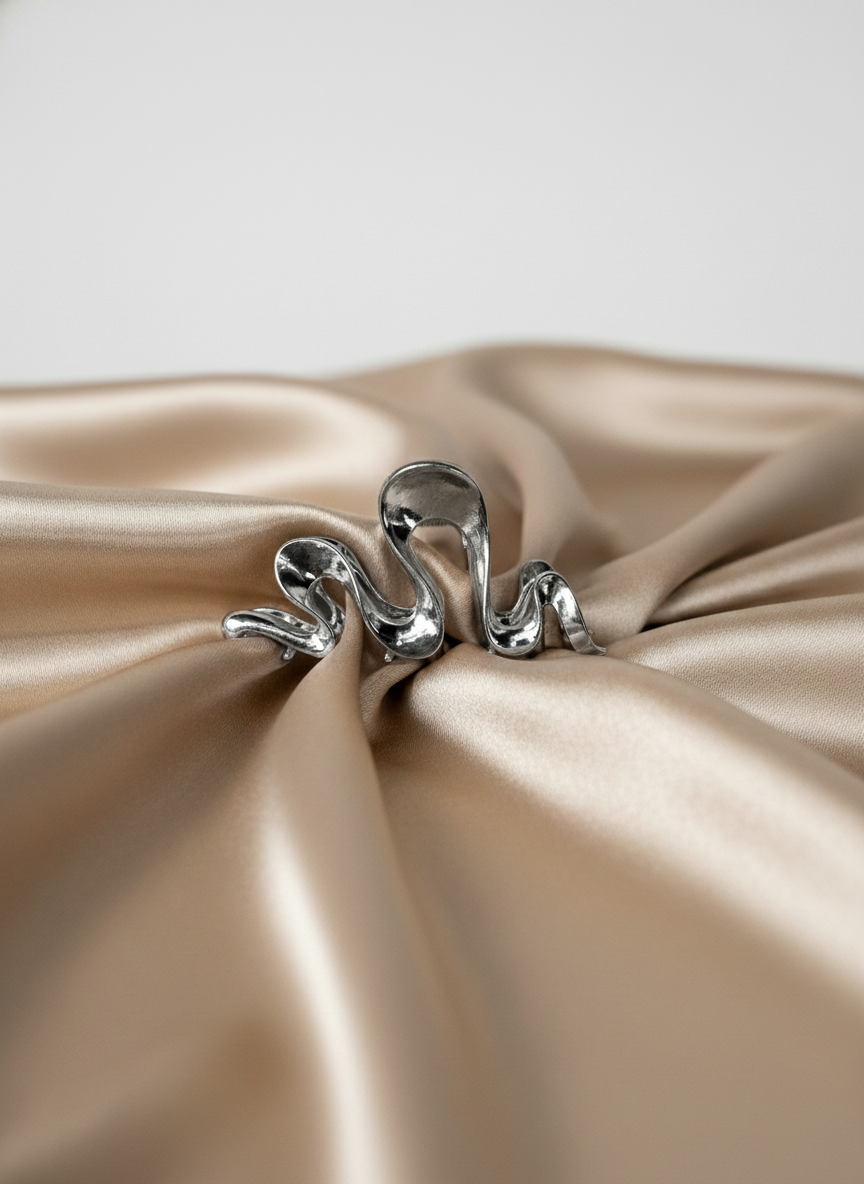 Metallic Wave Claw Clip